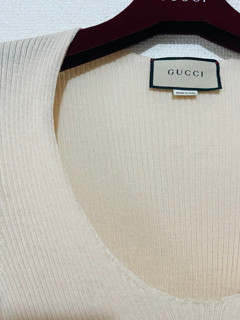 julian　GUCCI ベージュ リブニット Vネック 長袖