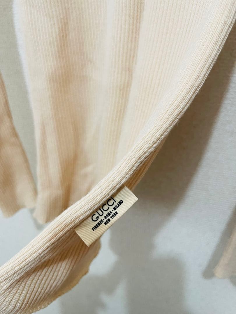 julian　GUCCI ベージュ リブニット Vネック 長袖