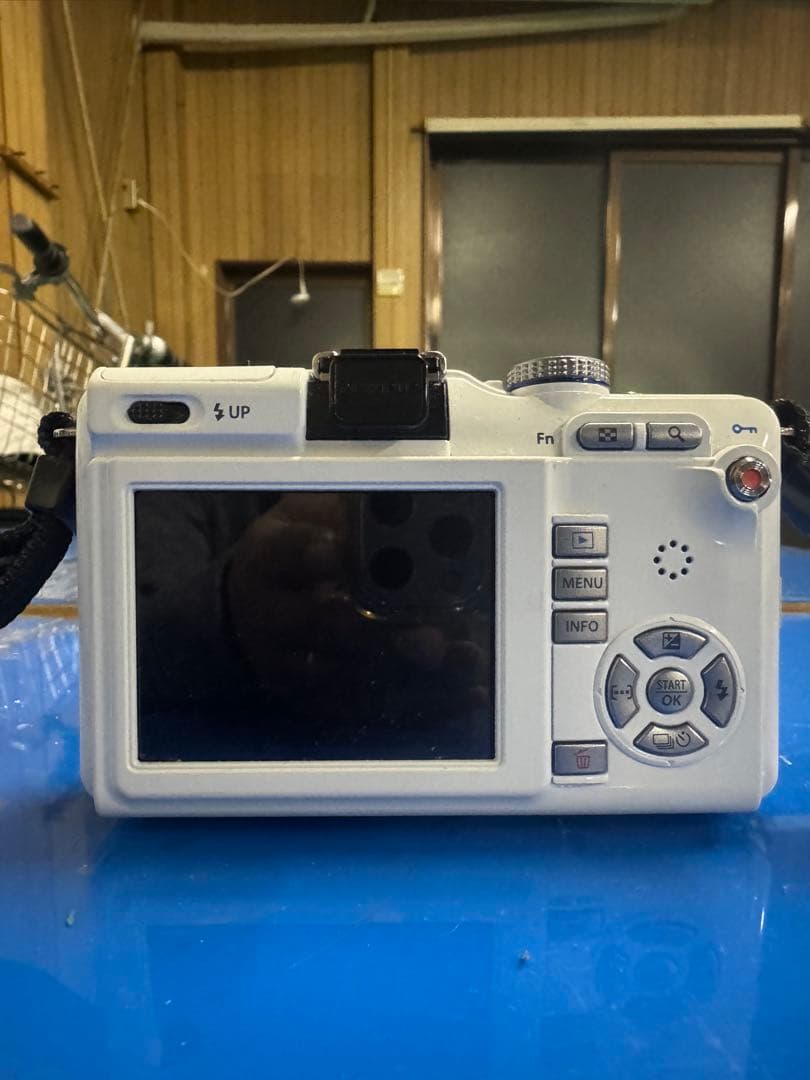 OLYMPUS PEN ミラーレスカメラ ホワイト