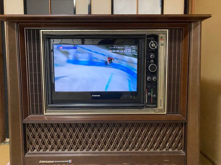 昭和レトロ　真空管テレビ　を　液晶テレビ　に