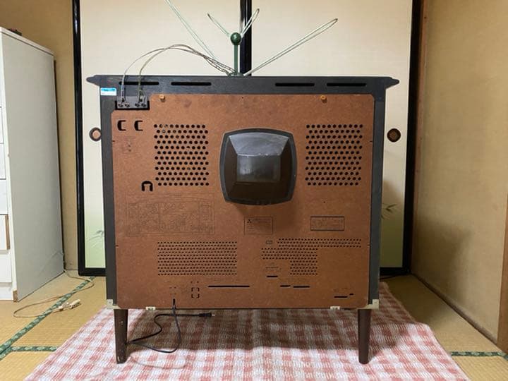 昭和レトロ　真空管テレビ　を　液晶テレビ　に