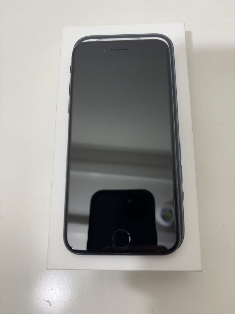 早い者勝ち　[SIMフリー]Apple iPhone se3 128GB