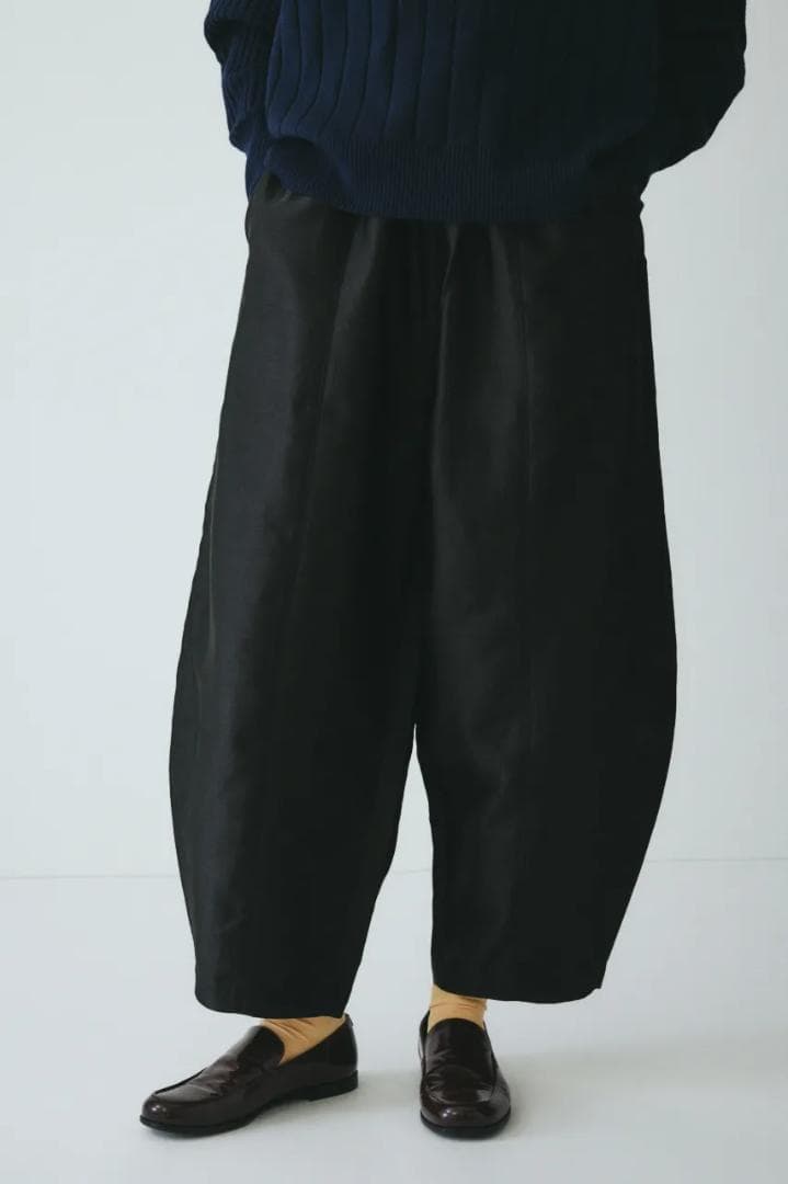 パンツ HeRIN.CYE Shiny cocoon pants