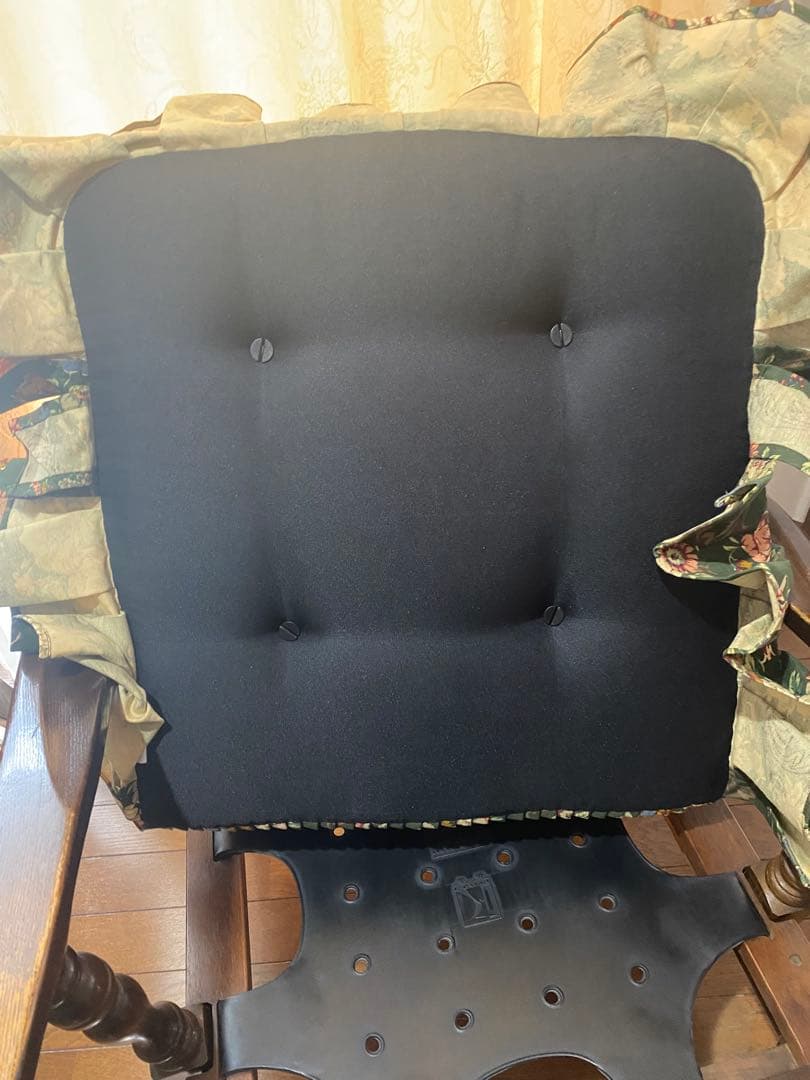 【格安　美品　USED】飛騨の家具　両腕手摺付き　1脚（飛騨産業）