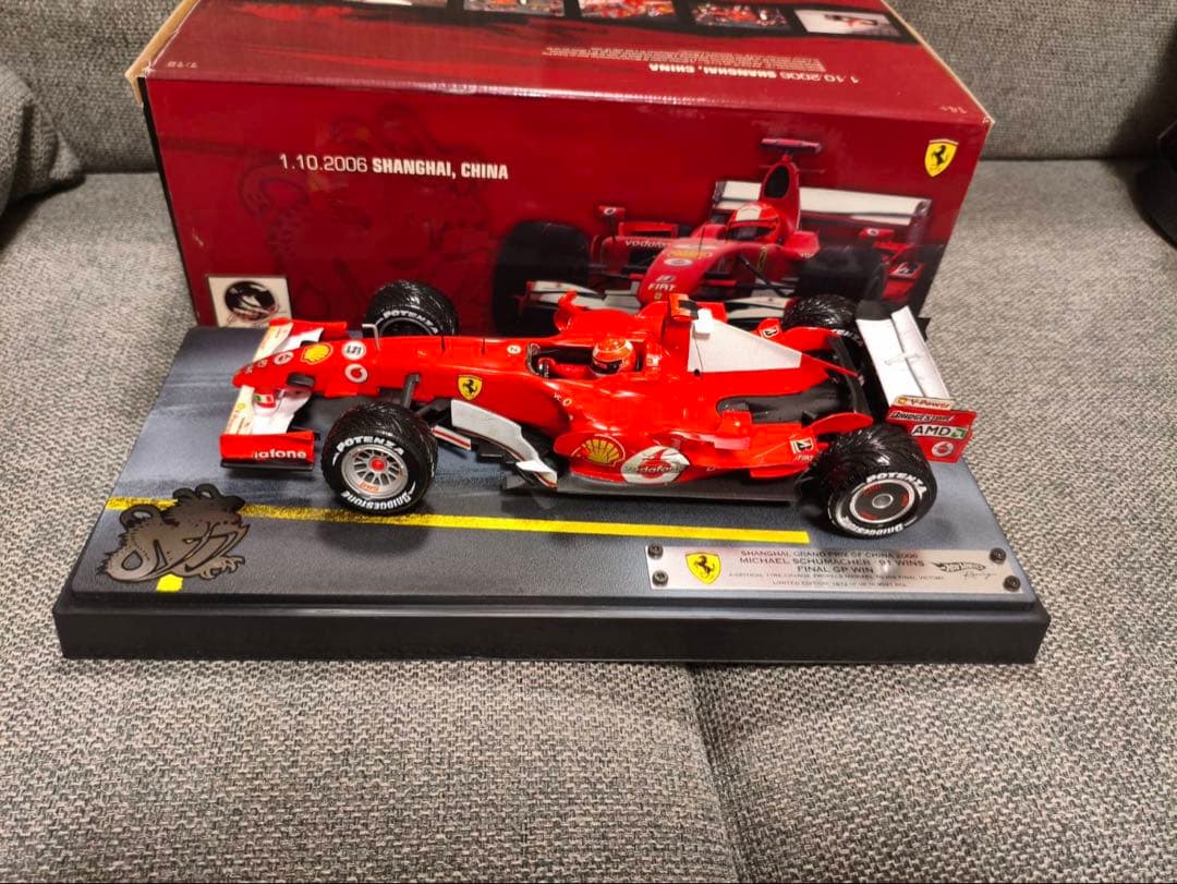 Hot Wheels Racing 1/18 ミハイルシューマッハ 91勝記念