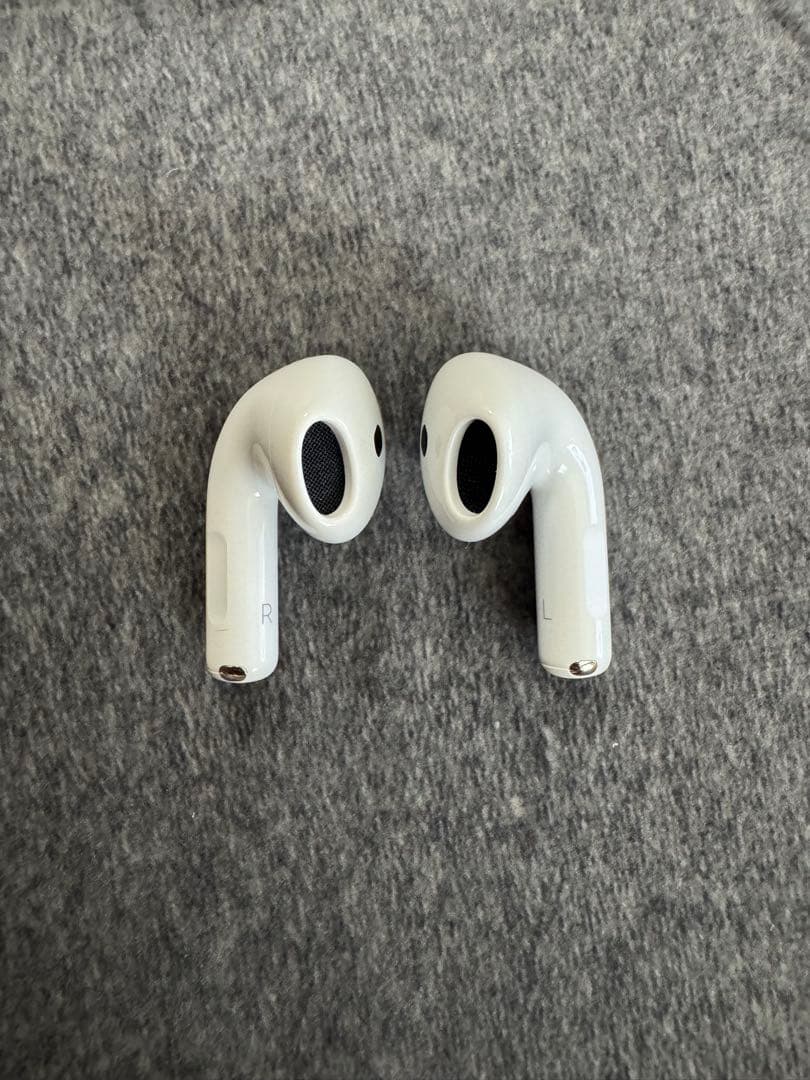 美品　AirPods 4 本体 充電ケース付き　保証1年　ANCなし