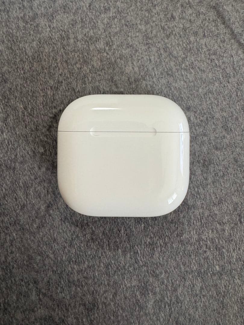 美品　AirPods 4 本体 充電ケース付き　保証1年　ANCなし