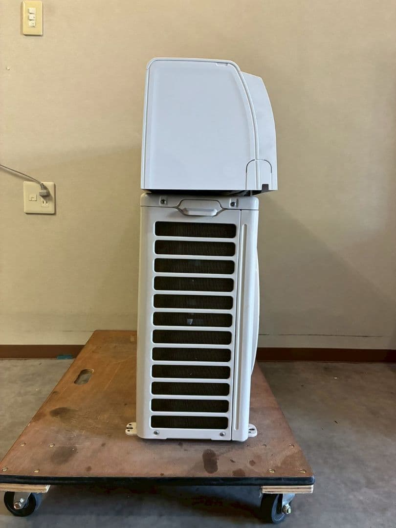 2085 東芝【RAS-K221M (W)】2024年製 6畳 エアコン 中古