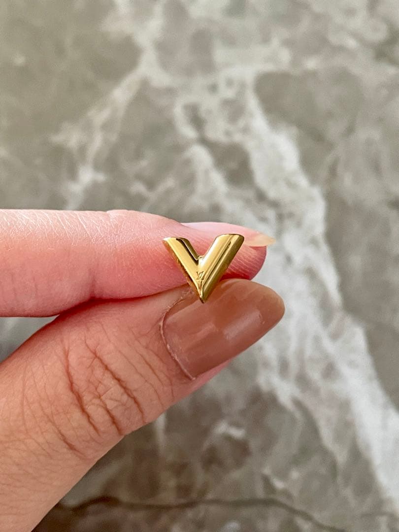 正規品 ルイヴィトン LV 片耳ピアス エッセンシャルV