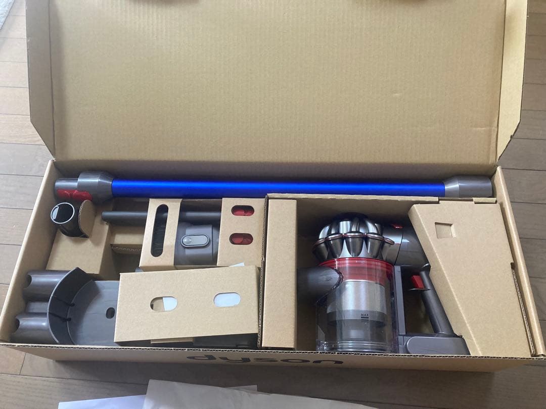 【お値下げ】⭐︎新品未使用⭐︎Dyson v8 slim fluffy 本体