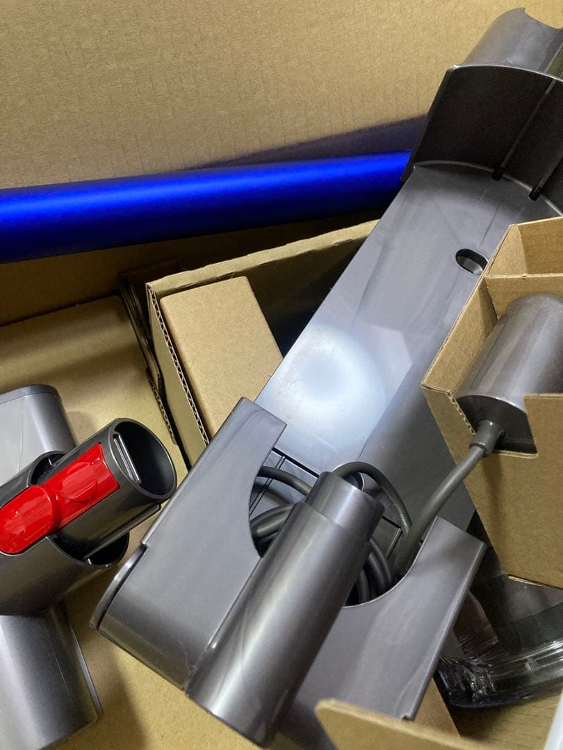 【お値下げ】⭐︎新品未使用⭐︎Dyson v8 slim fluffy 本体