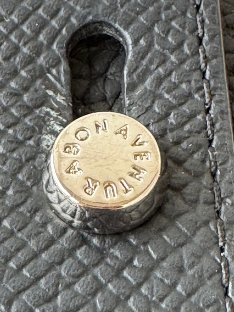 ボナベンチュラ iPhone15 Pro Max ストラップ付 シュリンクレザー