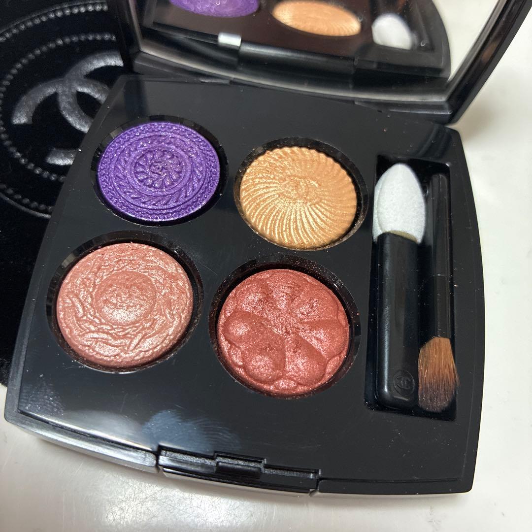 シャネルレキャトルオンブル　ブトン239