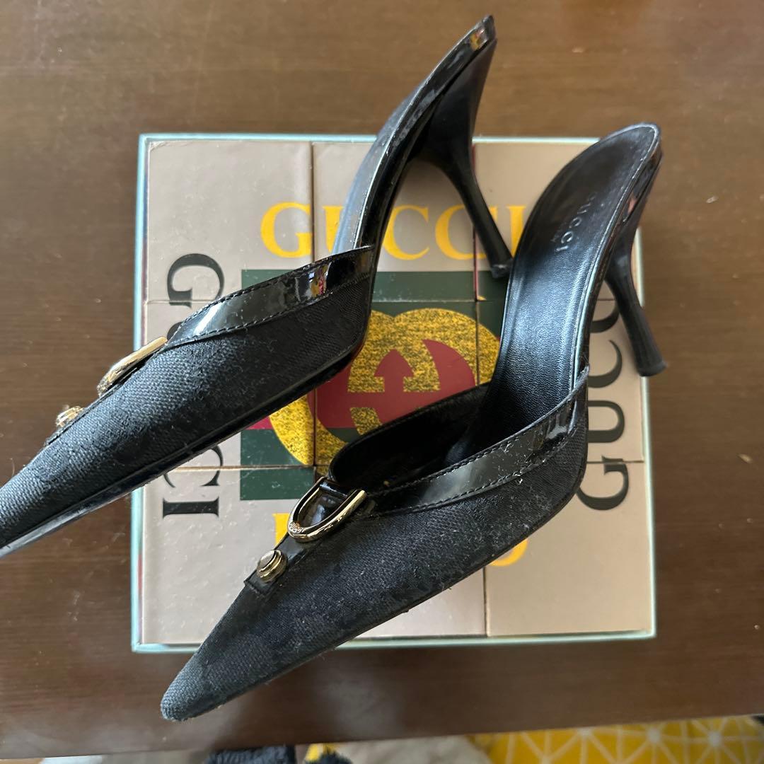 GUCCI ブラック ポインテッドトゥ ミュール