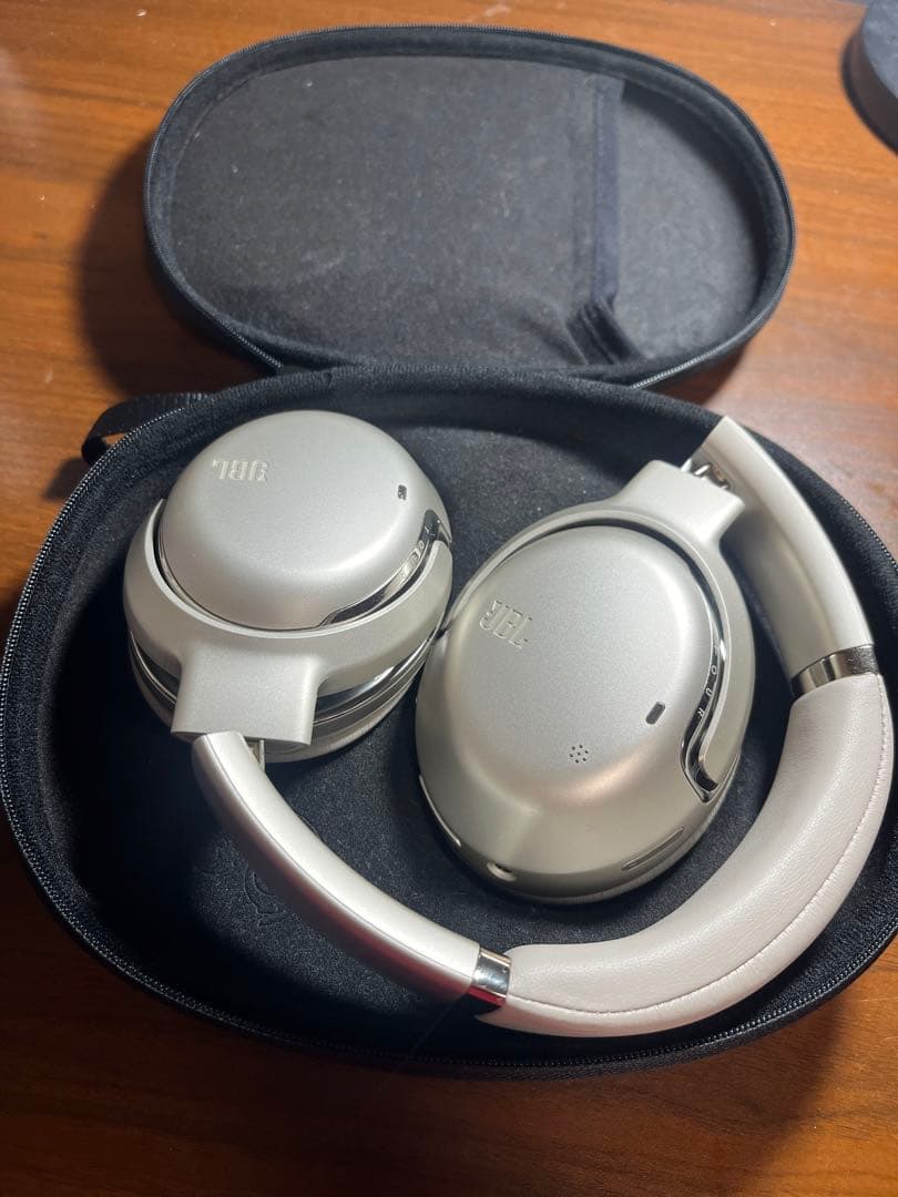 JBL TOUR ONE M2 シルバー