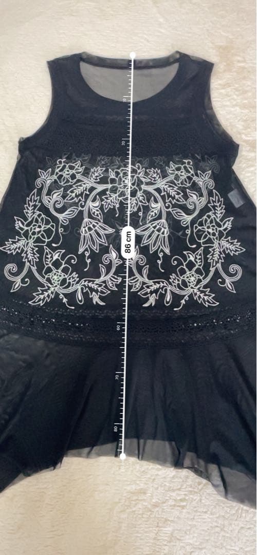 TOKUKO 1er VOL 黒い刺繍ノースリーブチュニック