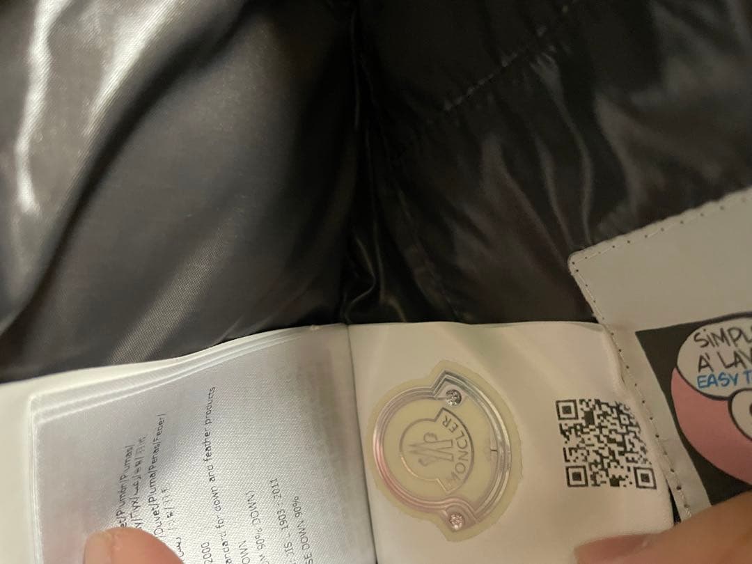 MONCLER ブラック ダウンベスト