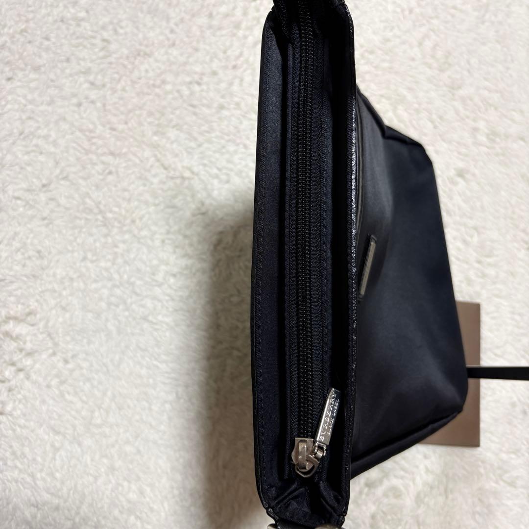 m*i様 バーバリーブラックレーベル　ナイロンショルダー　サコッシュ　ブラックノ