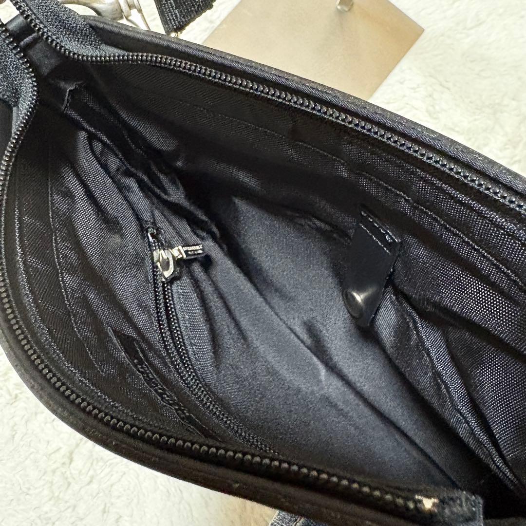 m*i様 バーバリーブラックレーベル　ナイロンショルダー　サコッシュ　ブラックノ