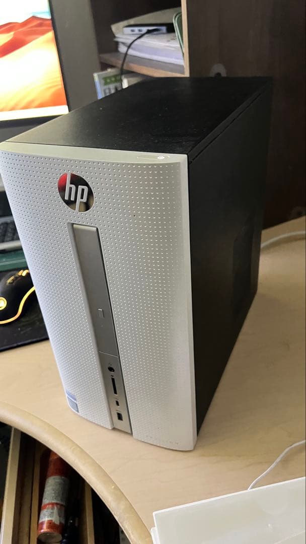 HP Pavilion デスクトップPC ホワイト/ブラック