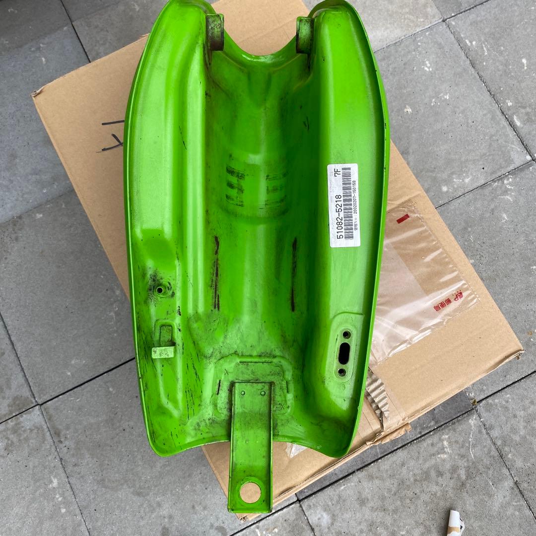 Kawasaki タンク グリーン ホワイトストライプ　250TR キャブ