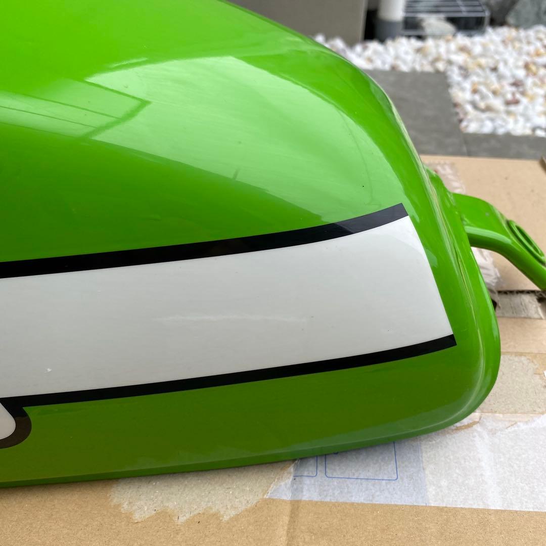 Kawasaki タンク グリーン ホワイトストライプ　250TR キャブ