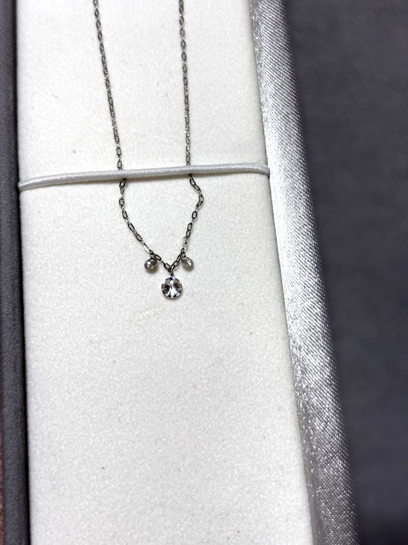 レーザーホールダイヤモンドネックレス