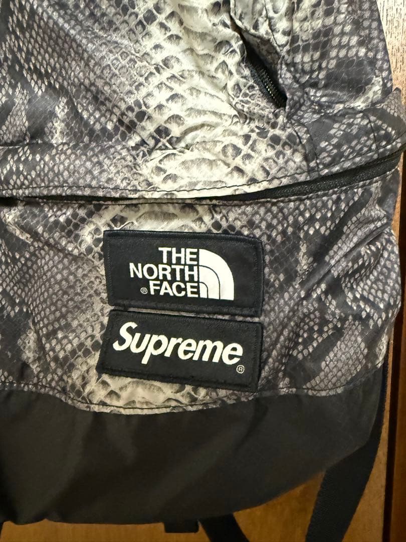 希少　THE NORTH FACE Supreme コラボ　蛇柄