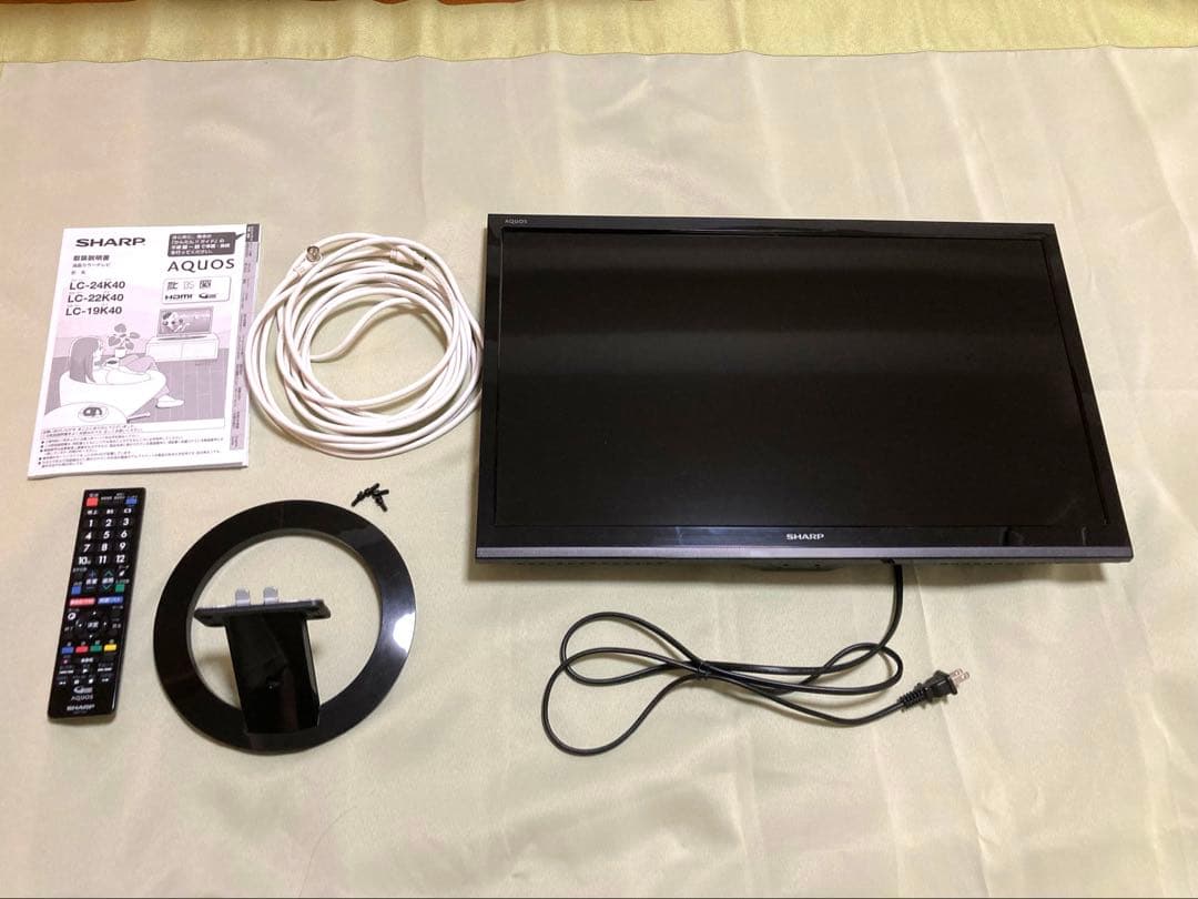 【美品】 AQUOS 24インチ　液晶テレビ (純正リモコン・ケーブル付き)