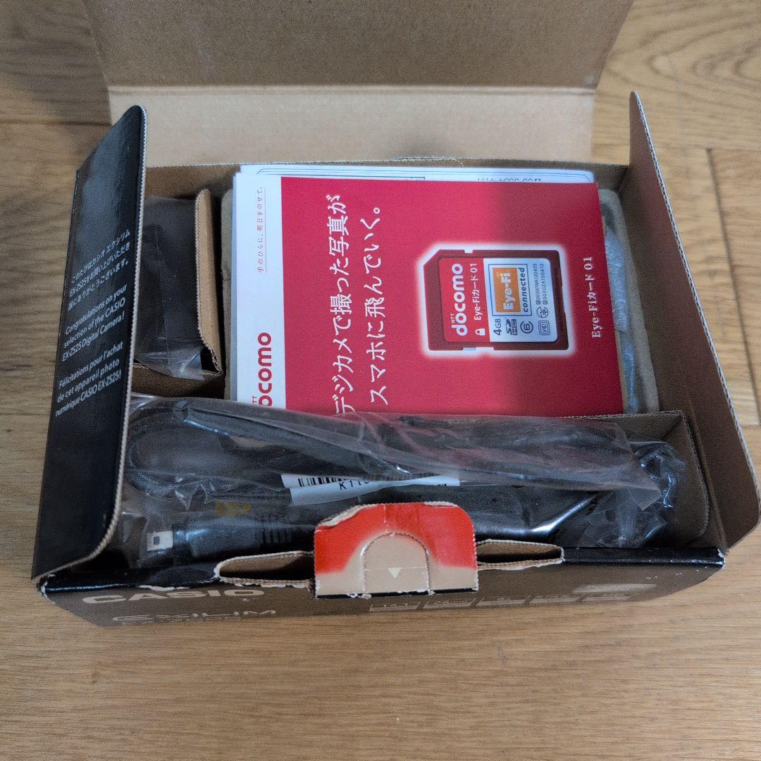 CASIO EXILIM EX-ZS25 コンパクトデジタルカメラ　シルバー