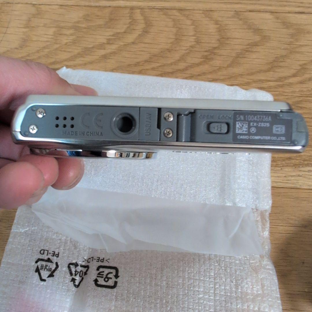 CASIO EXILIM EX-ZS25 コンパクトデジタルカメラ　シルバー