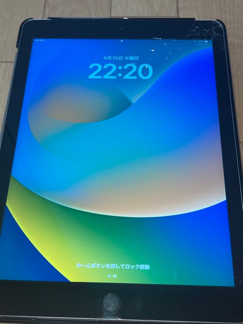 Apple iPad シルバー 充電器付き(第5世代)値下げ中‼️