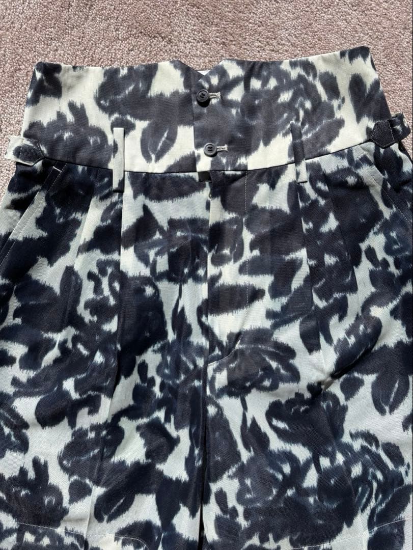 【TOGA PULLA】ポリエステルメッシュプリント ショートパンツ