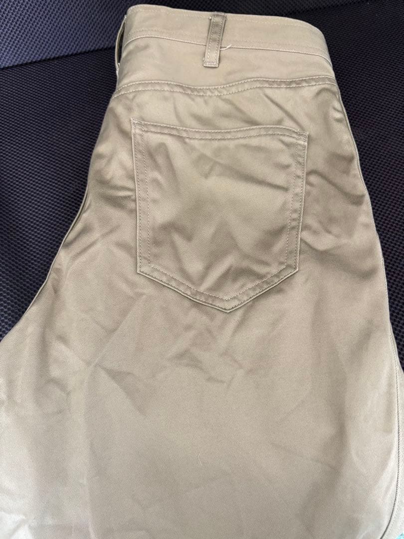 セリーヌ　チノパン