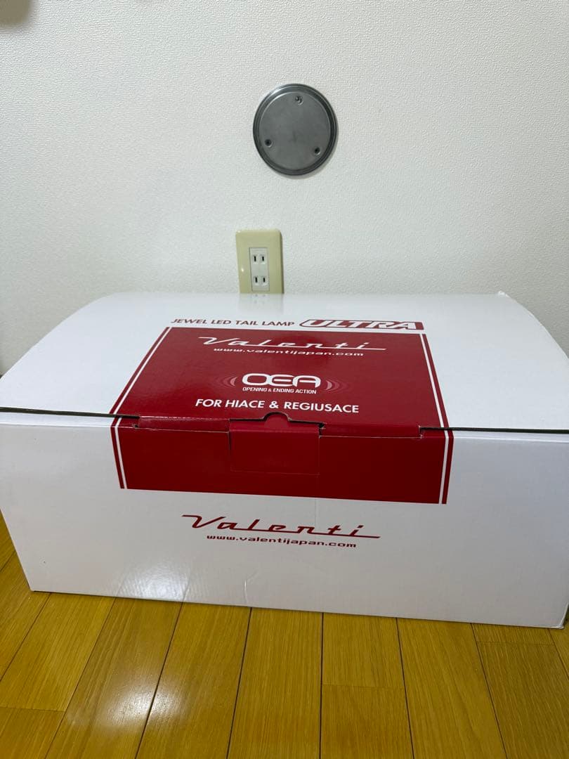 未使用 トヨタ ハイエース 純正 テールランプ