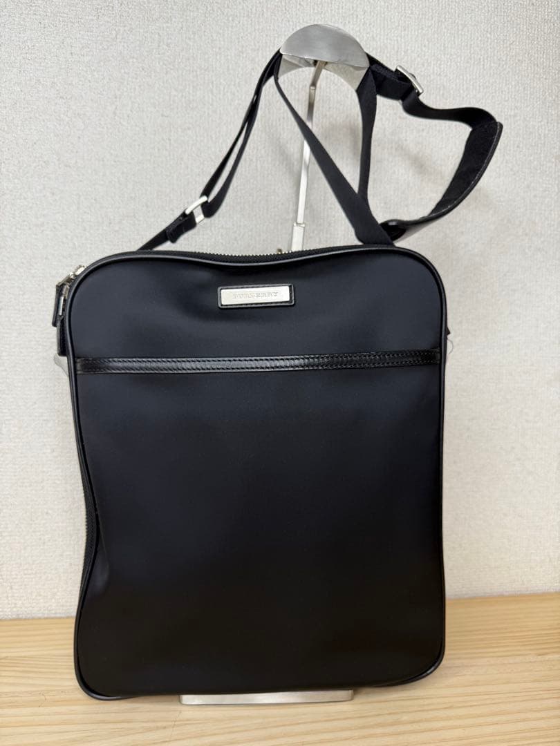 超美品✨ BURBERRY バーバリー　ショルダーバッグ　黒　A4収納　ナイロン