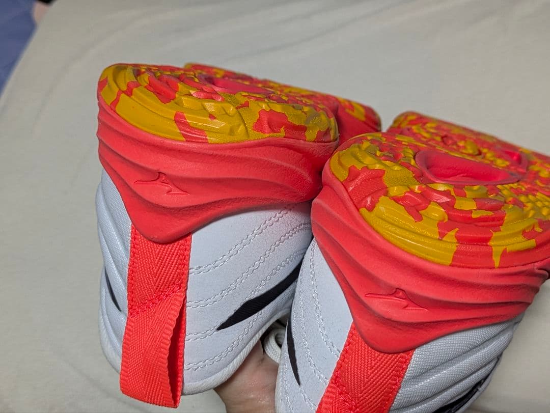 MIZUNO ミズノエナジー ウエーブモーメンタムエリート 24.5cm