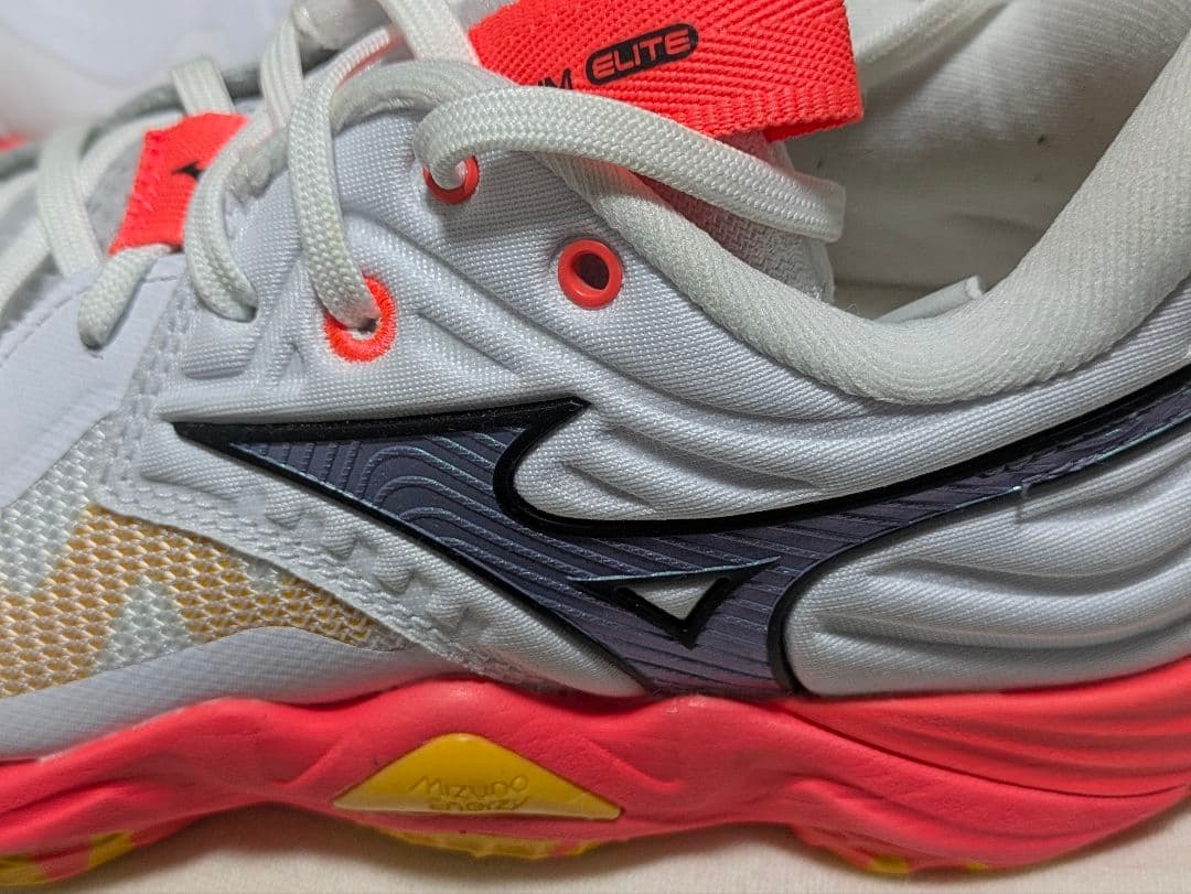 MIZUNO ミズノエナジー ウエーブモーメンタムエリート 24.5cm