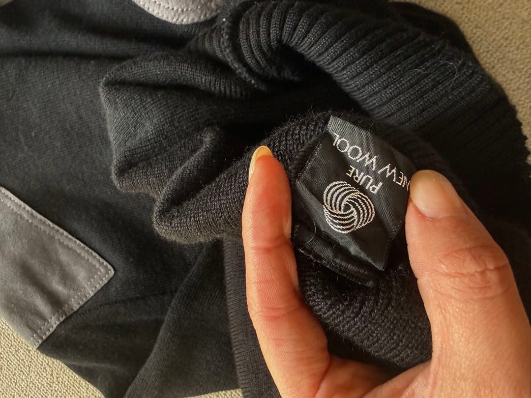 Burberry バーバリー　美品ブラック クルーネックセーター