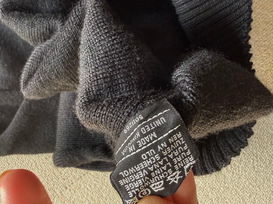 Burberry バーバリー　美品ブラック クルーネックセーター