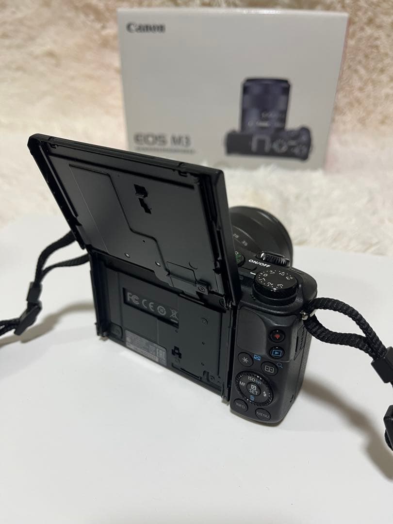 【極美品】Canon EOS M3 ブラック ダブルレンズキット バッテリー２個