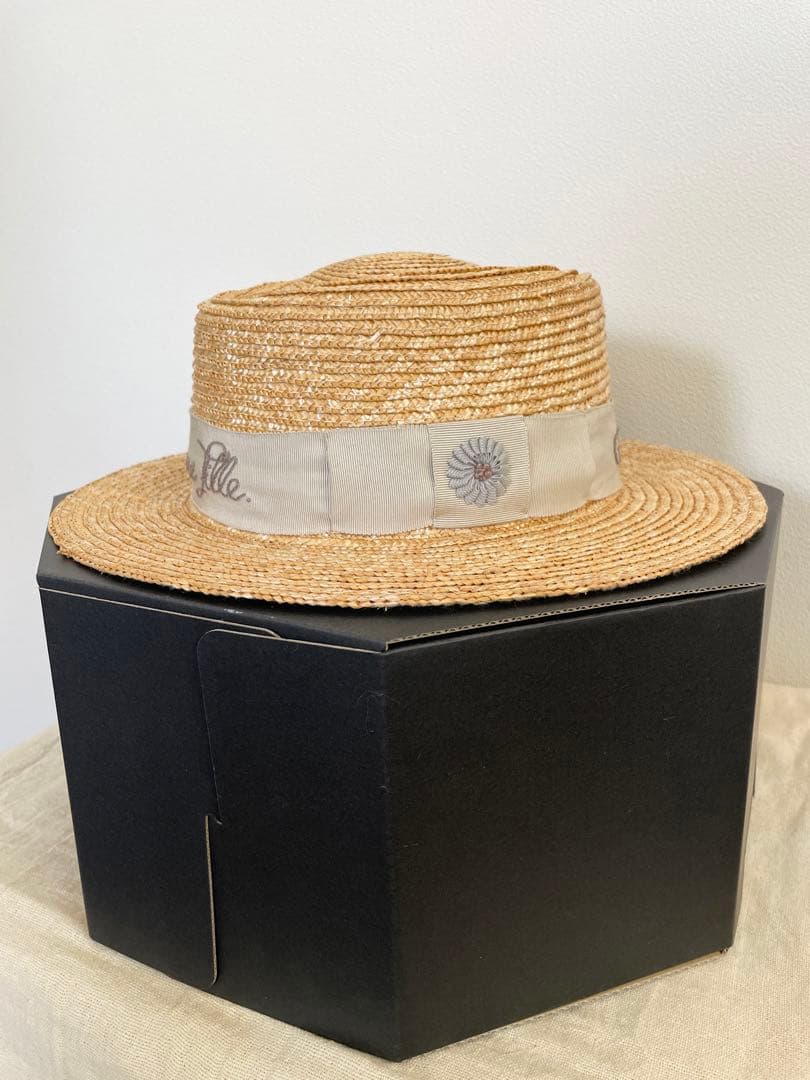 【新品未使用】箱付poritrie さん刺繍リボンむぎわら帽子