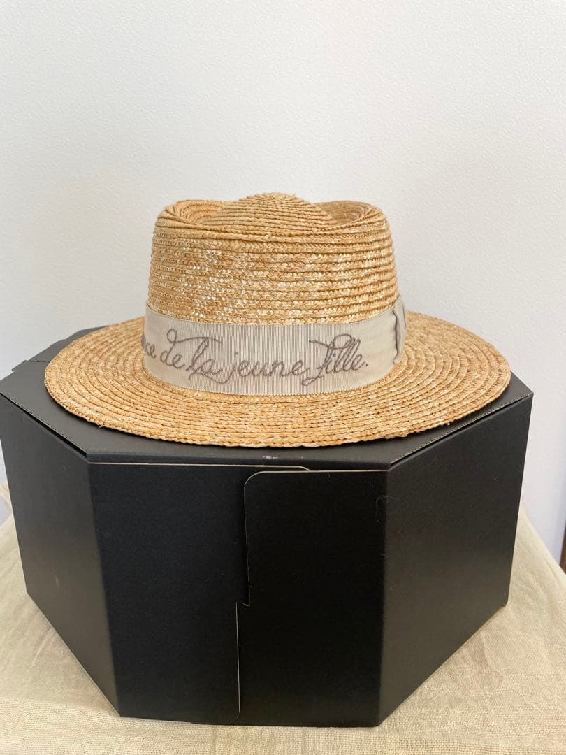 【新品未使用】箱付poritrie さん刺繍リボンむぎわら帽子