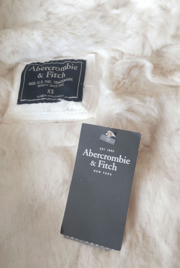 未使用 Abercrombie ホワイトボアパーカー XS