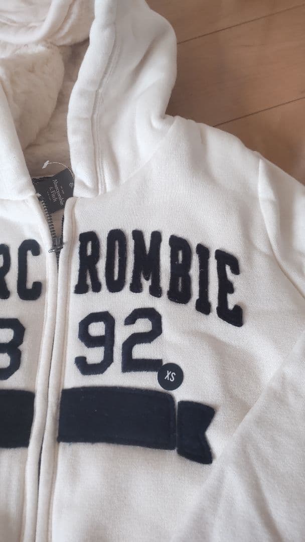 未使用 Abercrombie ホワイトボアパーカー XS