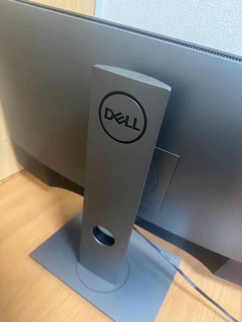 DELL U2720QM 4Kモニター　4Kディスプレイ　2020年　27インチ