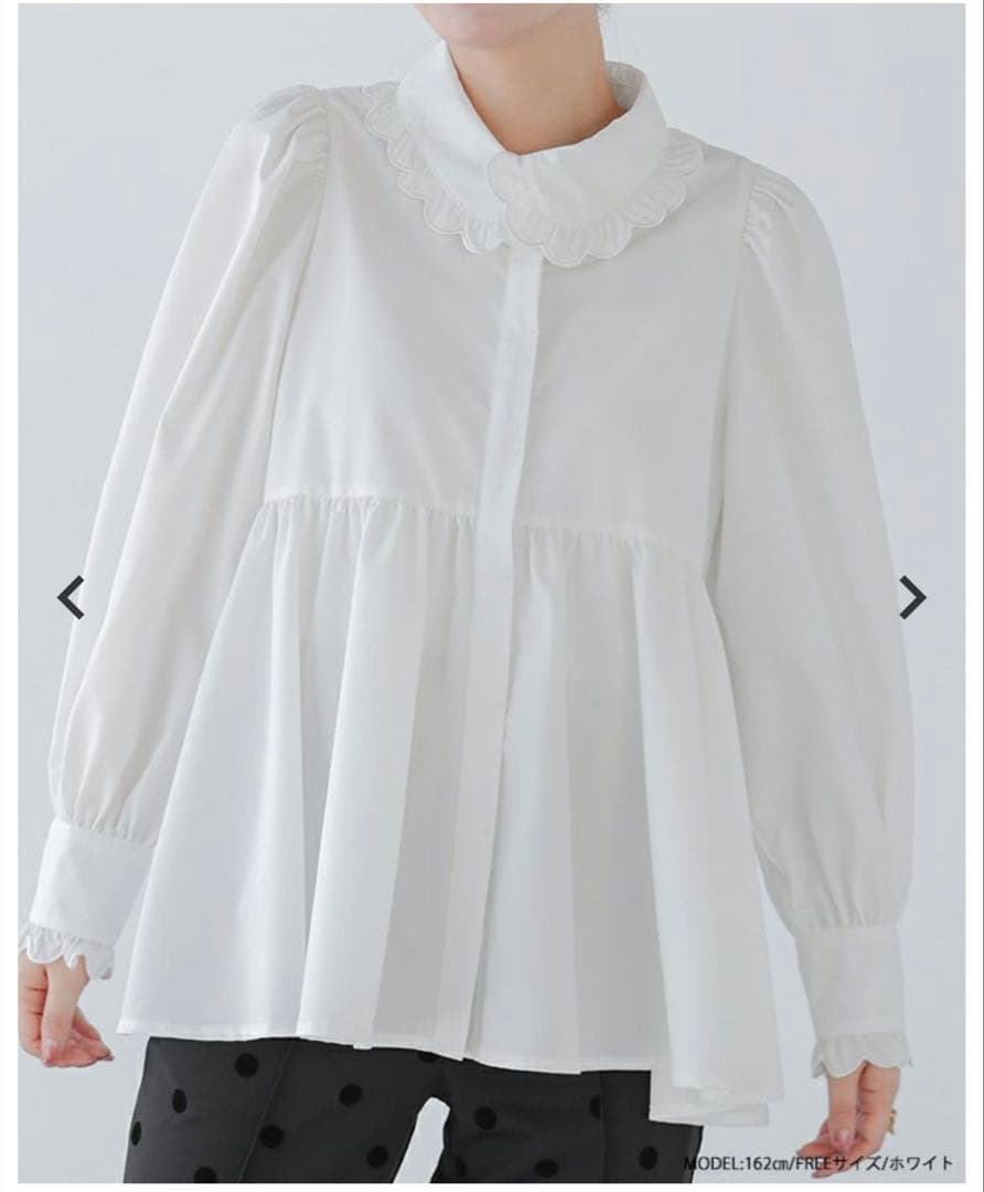 試着のみ！fitmoreホワイト フリル付きAラインシャツ