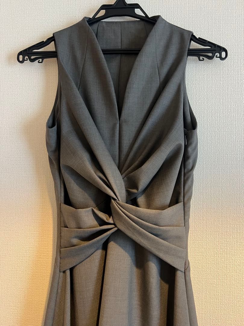 美品【anuans】ツイストギャザーワンピース グレー
