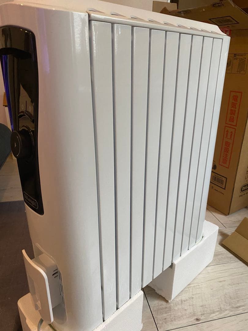 デロンギ　オイルヒーター　型式RHJ65L0915 お値下げ可