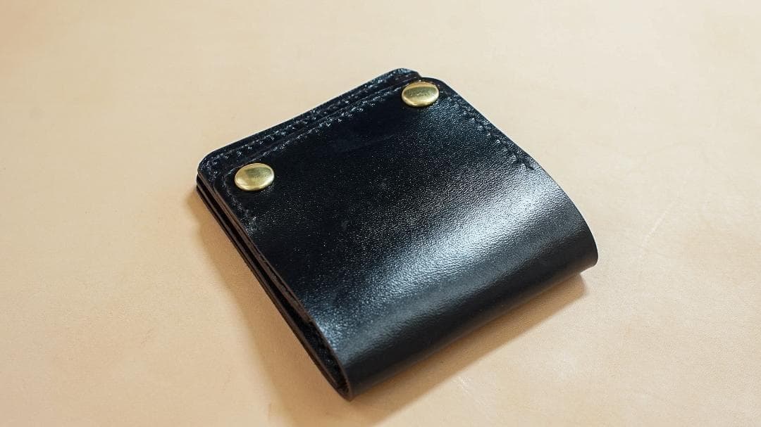 スマートトラッカーウォレット　タンニン鞣し　ブラック　茶芯　馬革手縫い